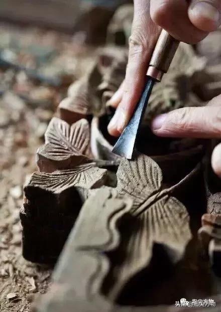 七分天注定三分靠打拼云南,真正的根雕手艺