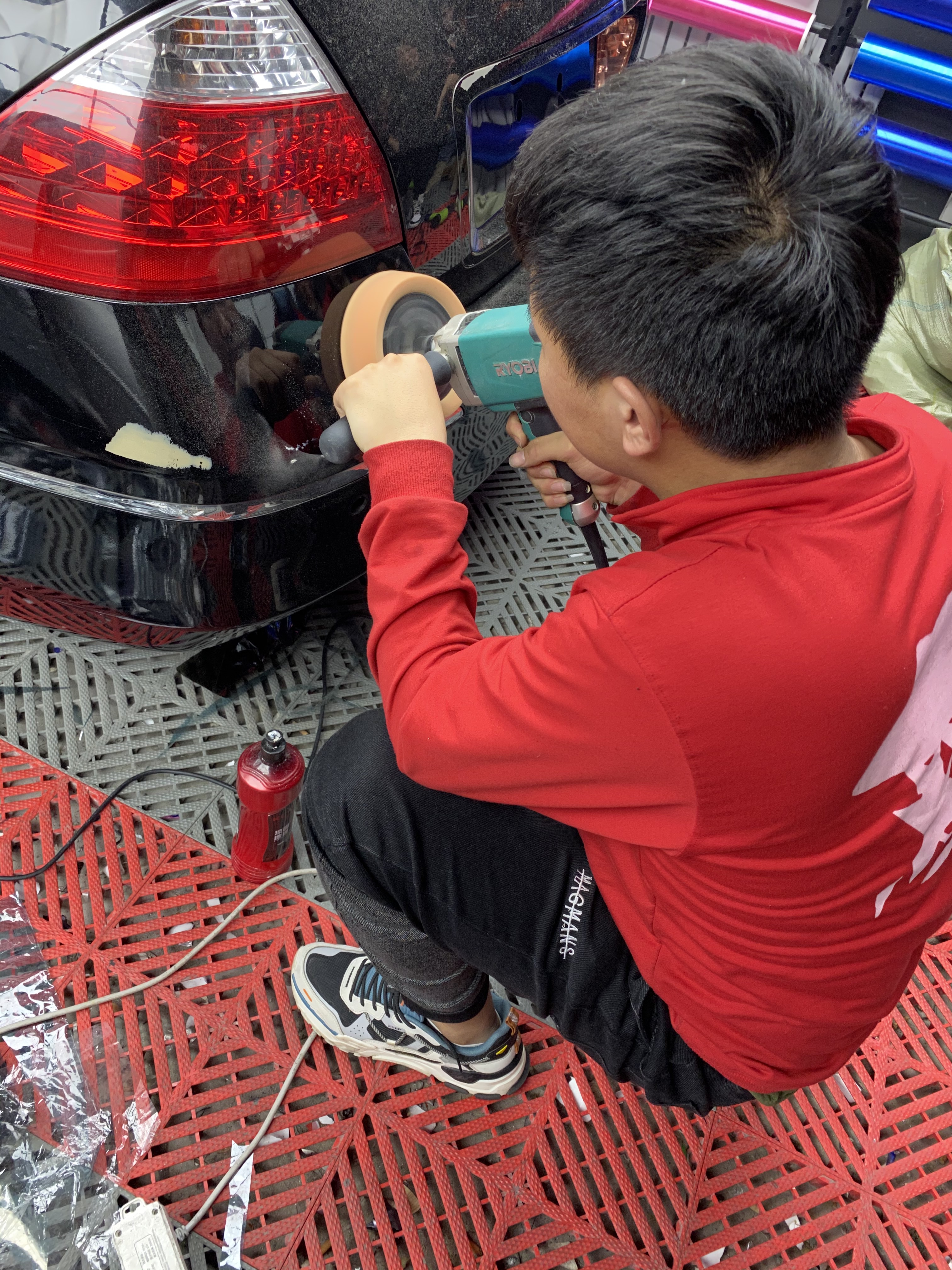 新手如何使用汽车抛光机,抛光机使用方法教程