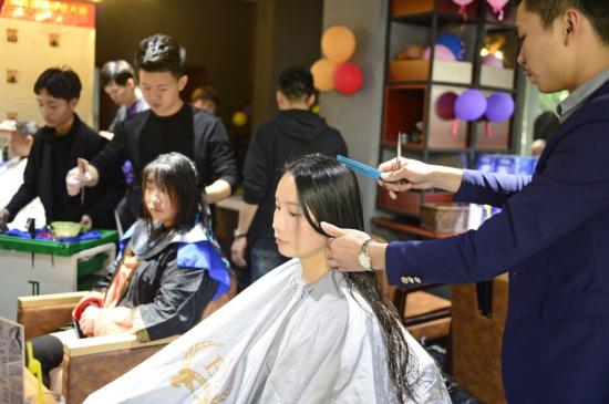 十元快剪的盈利,十元快剪挣钱不