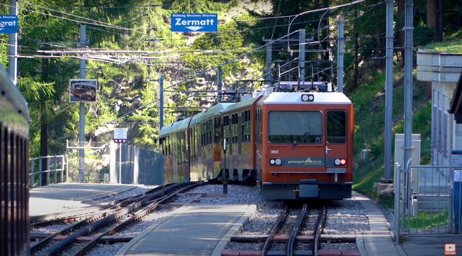 山顶太空舱民宿悬崖景色绝美,悬崖边上的小屋