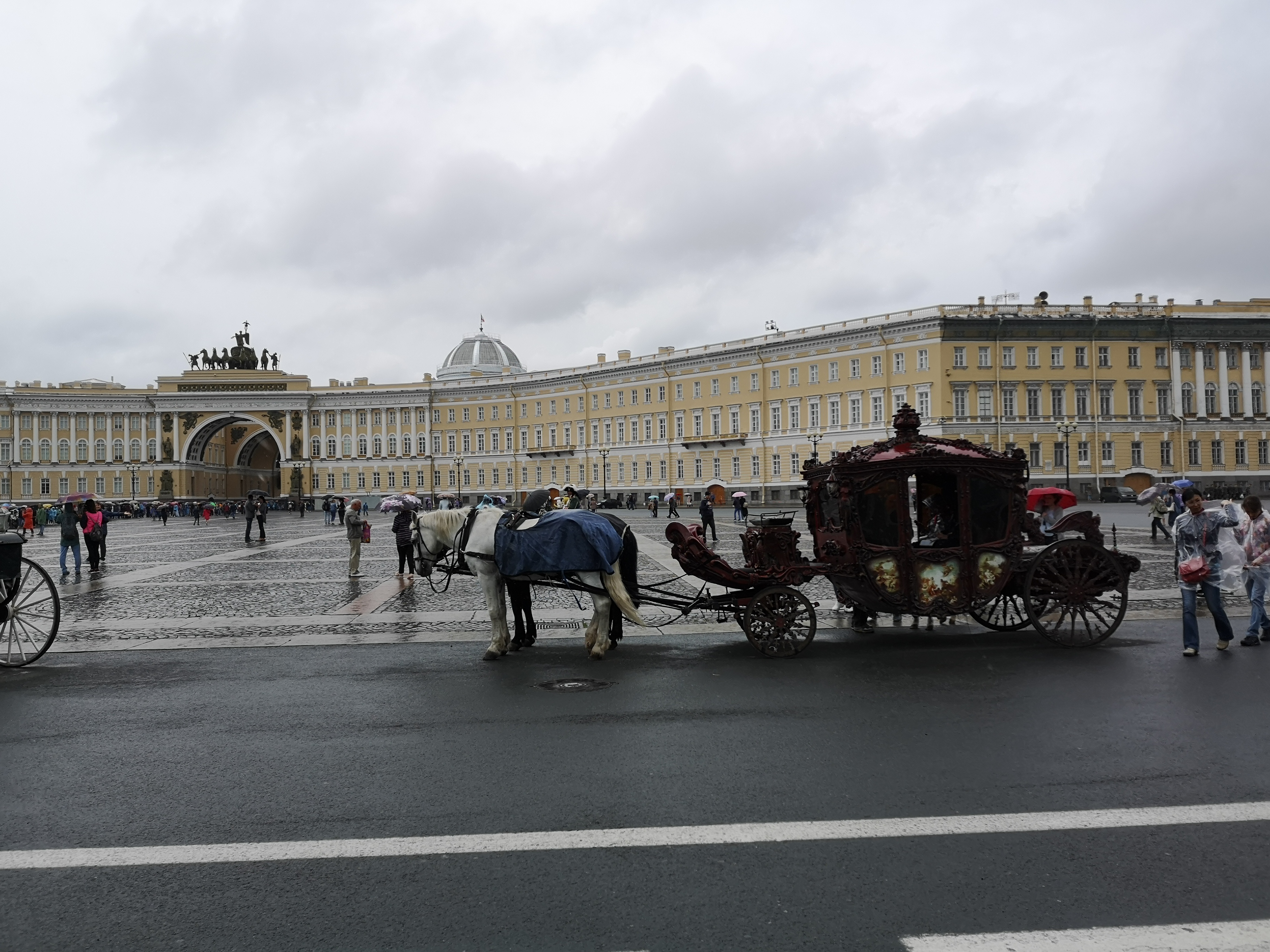 奔七的夫妻俩，自由行走在俄罗斯的圣彼得堡
