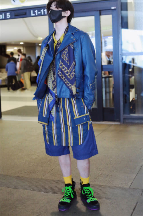 蔡徐坤带火西装,蔡徐坤带火的衣服