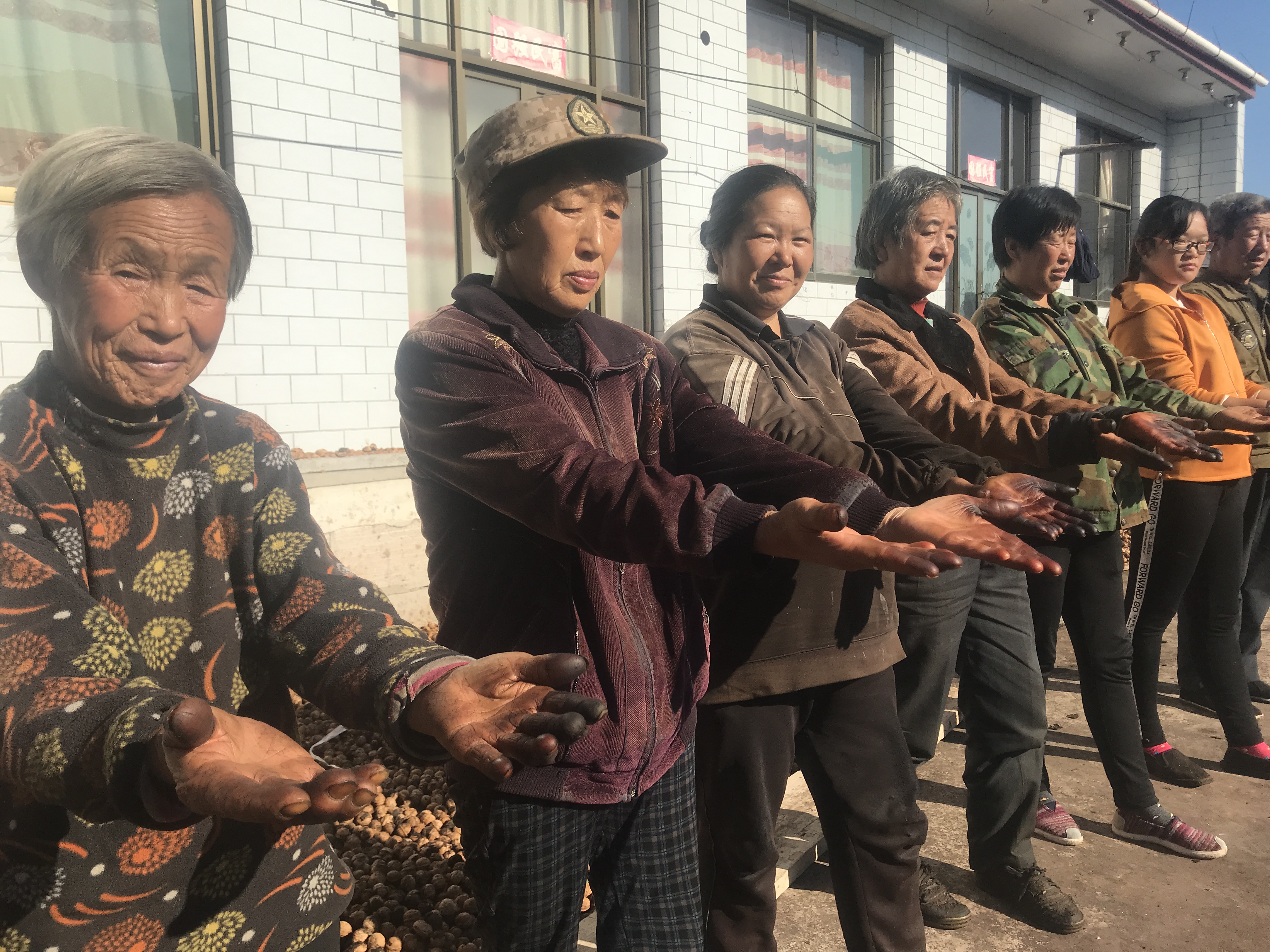 孩子爱吃甜食一嘴小黑牙，此招一出，父母小孩都快乐