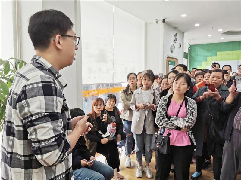 无锡韦博开心豆少儿英语三家店一夜关停律师：走法律途径维权