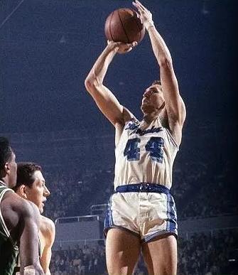 湖人队史17次冠军之旅,湖人球衣换了吗