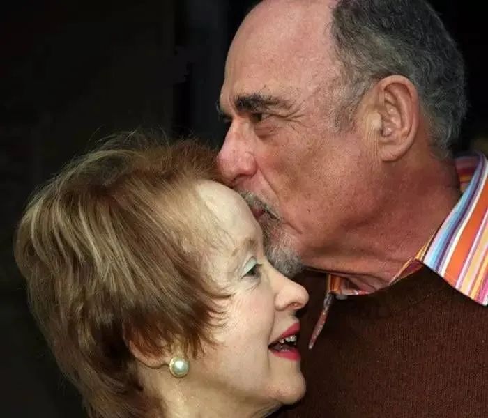 欧文亚隆现状,欧文亚隆的妻子几岁去世