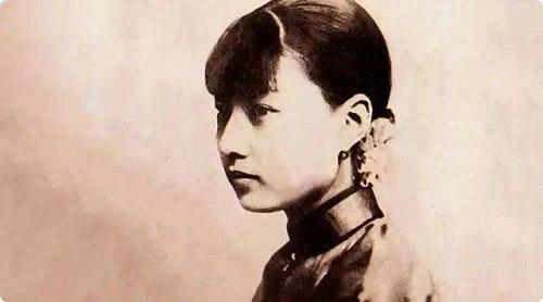 她皮肤白美，15岁被*暴强**，临终说真相。听众：呸！姓秦的，不要脸