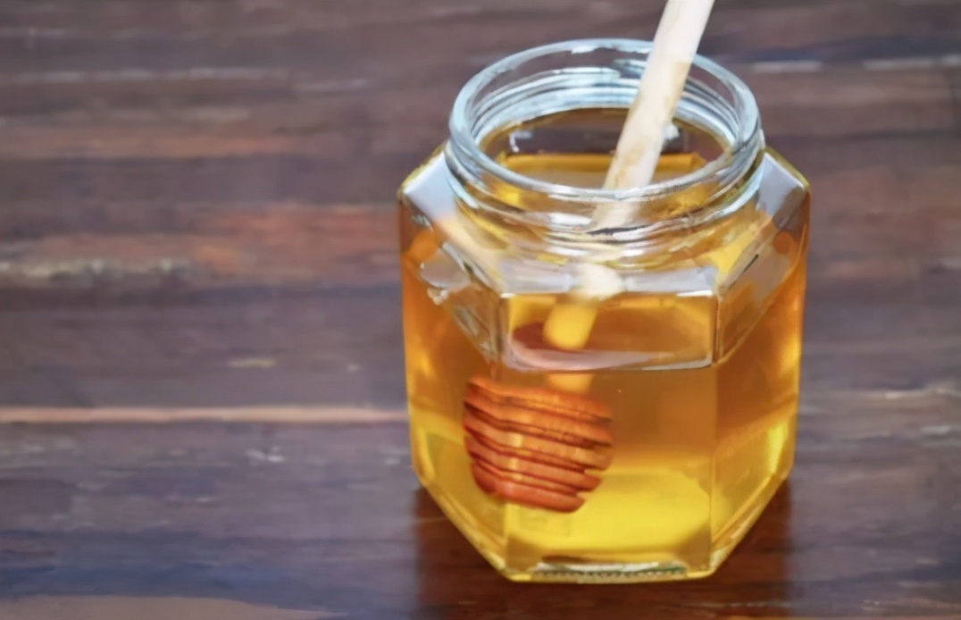 怎么鉴别真假蜂蜜最简单的办法,养蜂人教你如何辨别真假蜂蜜