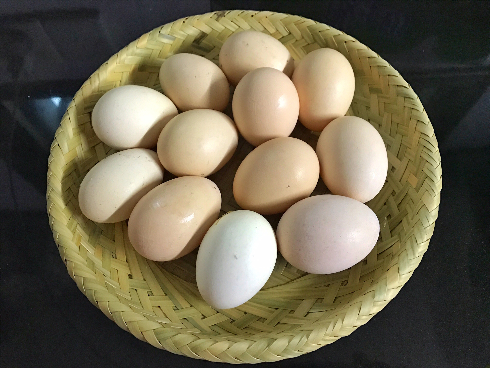 鸡蛋是放在冰箱保存还是常温保存,鸡蛋清洗后放冰箱可以保存多久