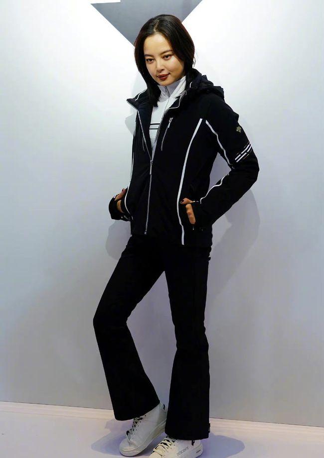 辛芷蕾大衣皮裤穿搭,辛芷蕾连体裤穿搭