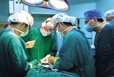 喝了爸爸一碗粥，一岁多孩子肠穿孔..医生曝光原因让所有人震惊