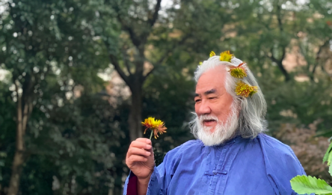 张纪中幸福一生完整版,69岁张纪中近照