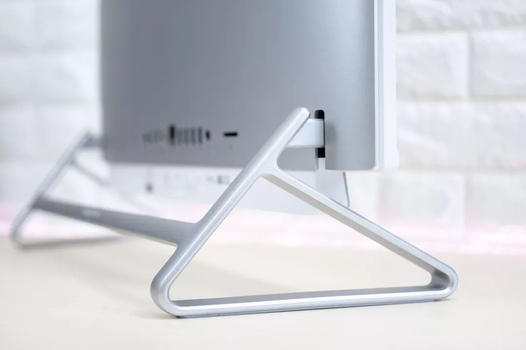 灵越小机箱测评,灵越中正评测