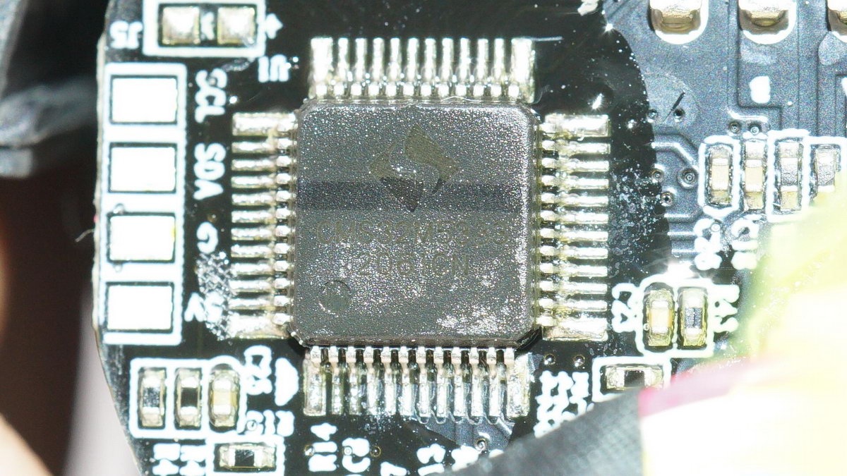 电钻拧三合一螺丝,微型手持小电钻拆解