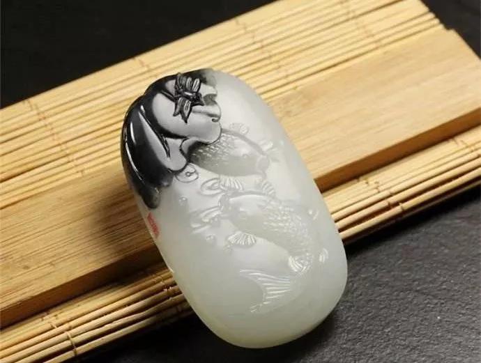 什么玉镯好养又养人,适合女生戴养人的玉镯