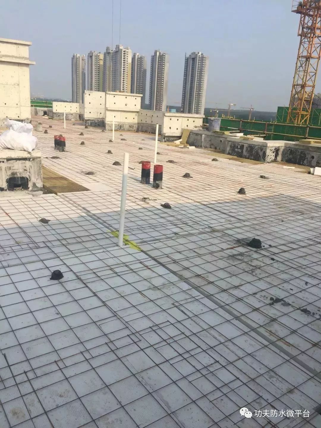 屋面防水施工应先做哪里的防水,屋面防水如何做省钱可靠