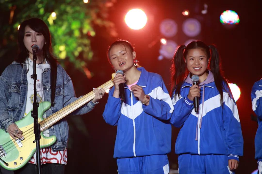 脱贫攻坚彪炳史册的伟大壮举,中国近十年脱贫攻坚的伟大事迹