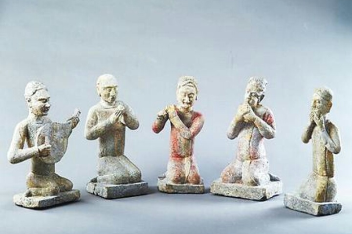 古墓挖出来的石板是什么样的,古墓发掘出大量壁画和石板