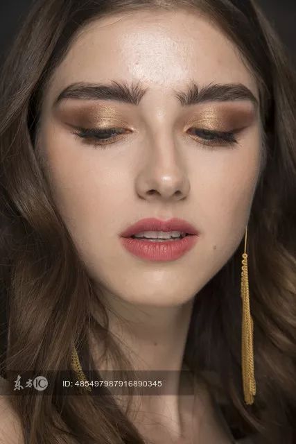 EIGSHOW丨鞠婧祎、李艺彤的仙女春夏妆容能让你美出新高度！