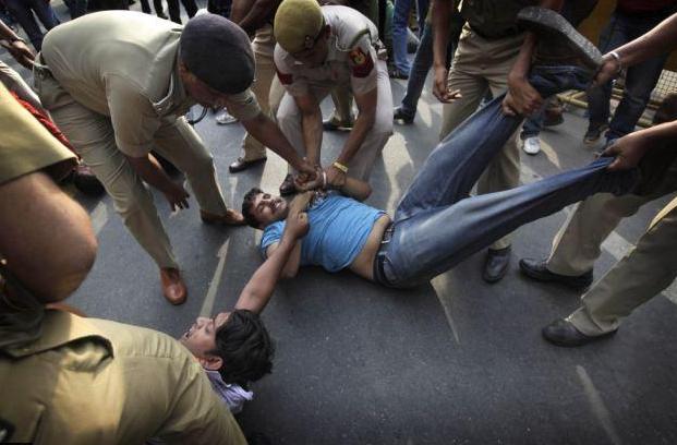 荒唐!印度女孩被邻居夫妇灌药性侵八年,求助表哥又被其绑走侵犯