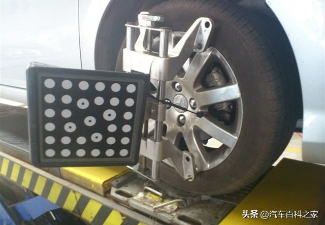 汽车倒完轮胎向右跑偏,汽车跑偏向右是什么原因