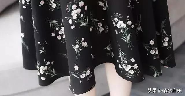 今年最流行碎花裙中长款,比较老气的碎花裙怎么穿出时尚感