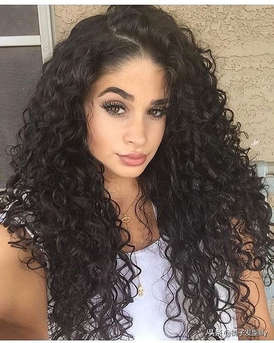 全头烫小卷好看吗40岁,今年流行的发尾烫小卷