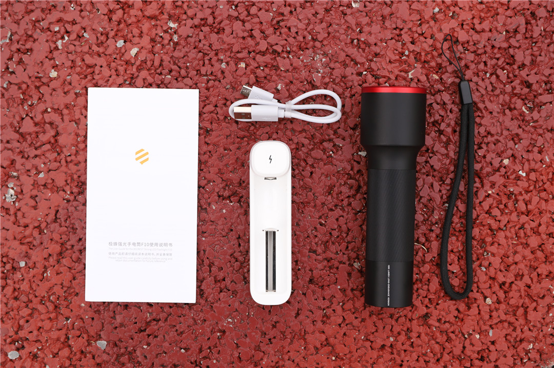 小米极蜂强光变焦手电拆解视频,小米强光手电筒