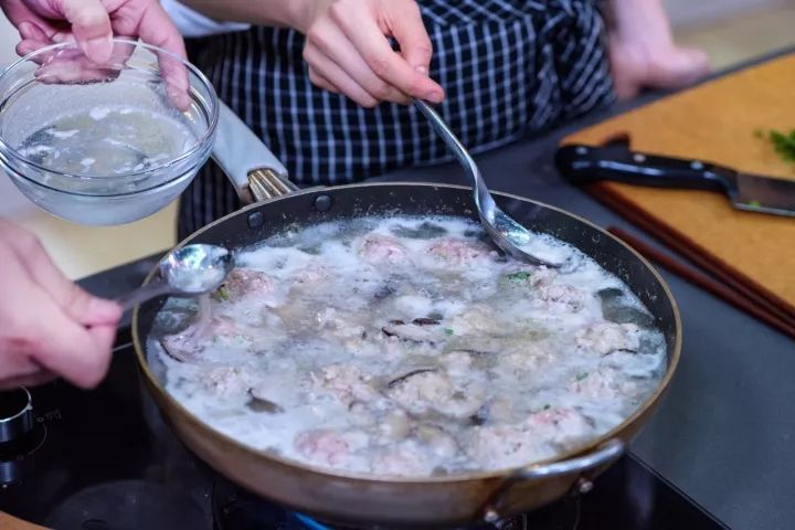 特别好喝的丸子汤,超级好吃的清爽丸子汤