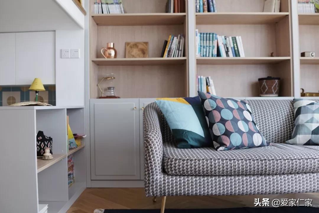 她买下32㎡上海老旧学区房，为女儿打造小桃园，20㎡超舒适大庭院