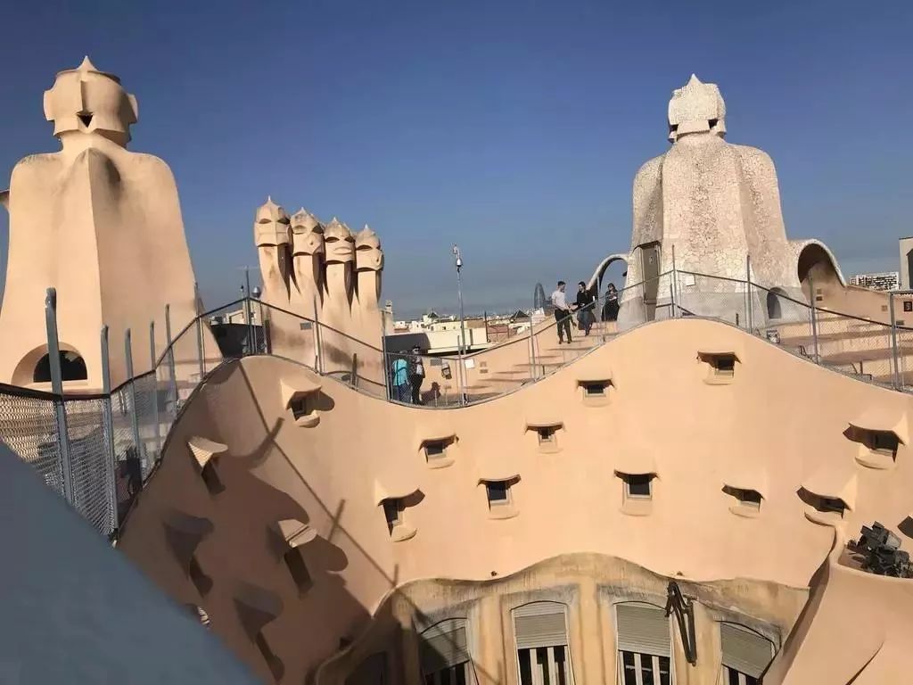 巴塞罗那72小时:住进高迪的幻梦世界