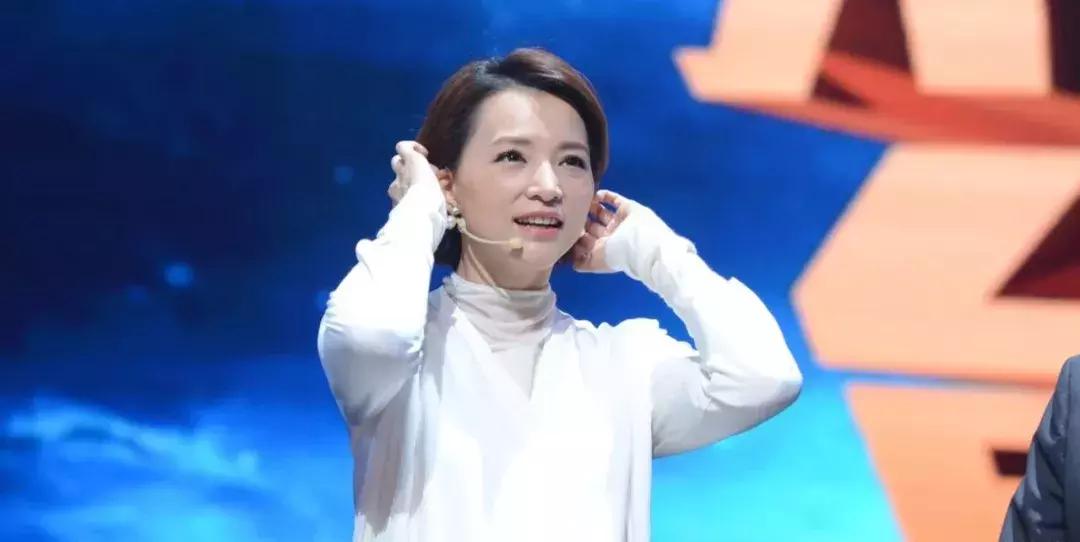 人生娱乐,童年董卿