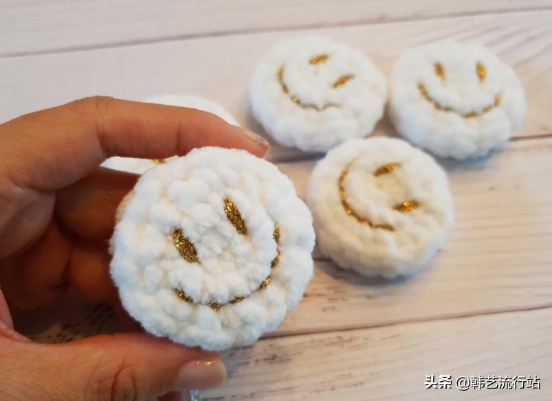 漂亮的钩针饰品,钩针小饰品教程图解