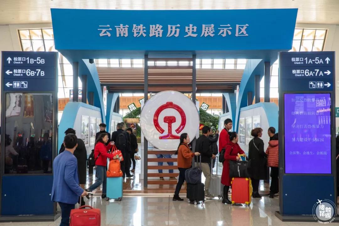 直击春运首日各地出行现场,春运首日直击带上祝福温暖回家