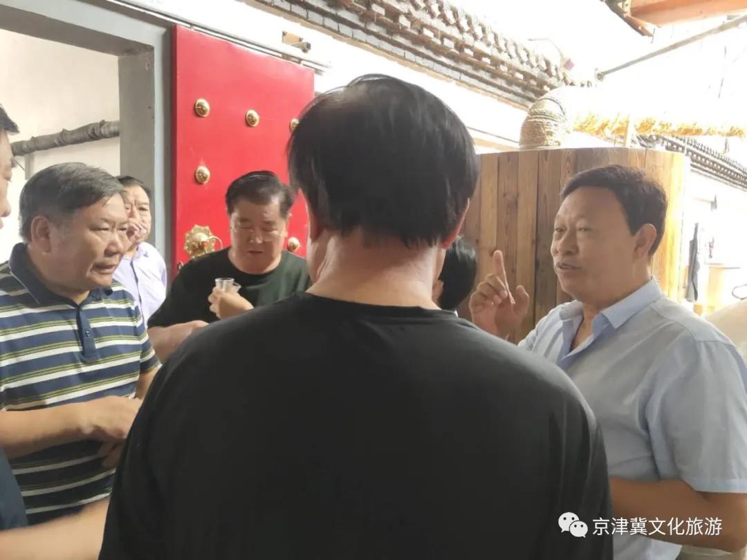 千年浭酒香飘华夏四海宾朋欢聚金秋