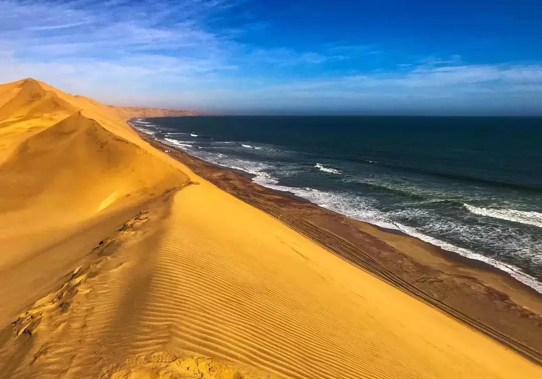 一半是沙漠一半是绿洲,一半沙漠一半海洋