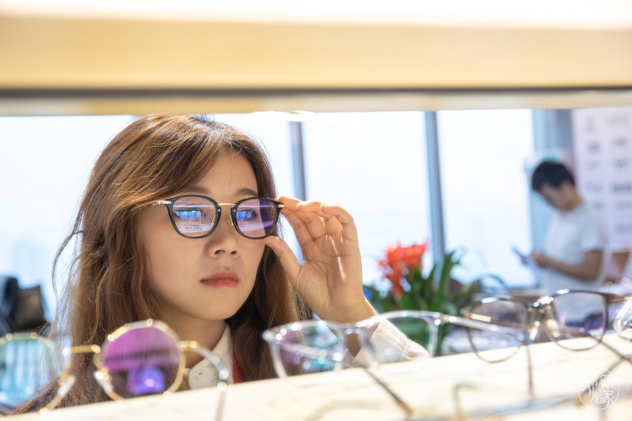 omg新眼镜,omg眼镜推荐