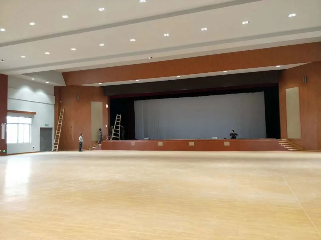 工地led显示屏一般用哪种尺寸,led显示屏10千瓦需要多少平方线