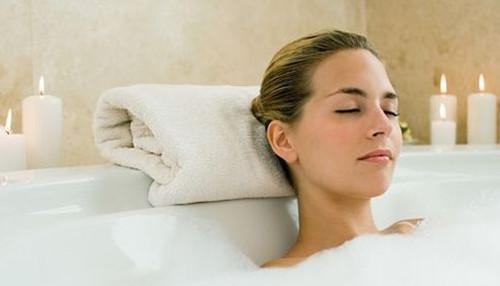 洗澡一定要用好的沐浴露,洗澡正确使用沐浴露的方法