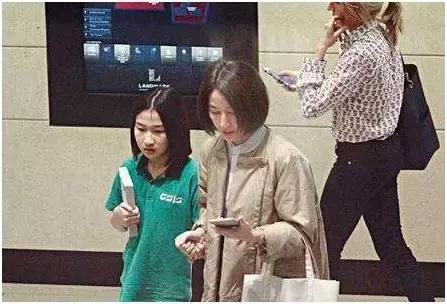 拼子宫，拼铂金包，拼头等舱……焦虑的母亲们真是屡屡拼出新高度