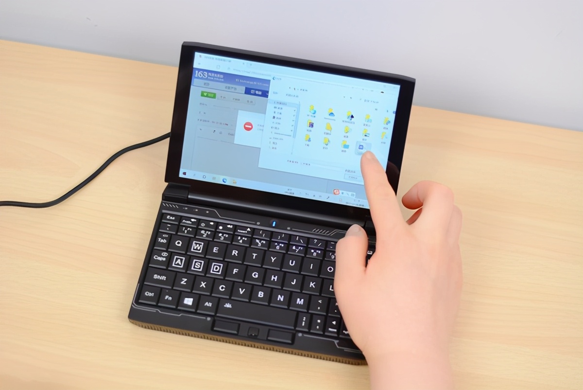 最新游戏笔记本电脑评测,小不点游戏好玩吗