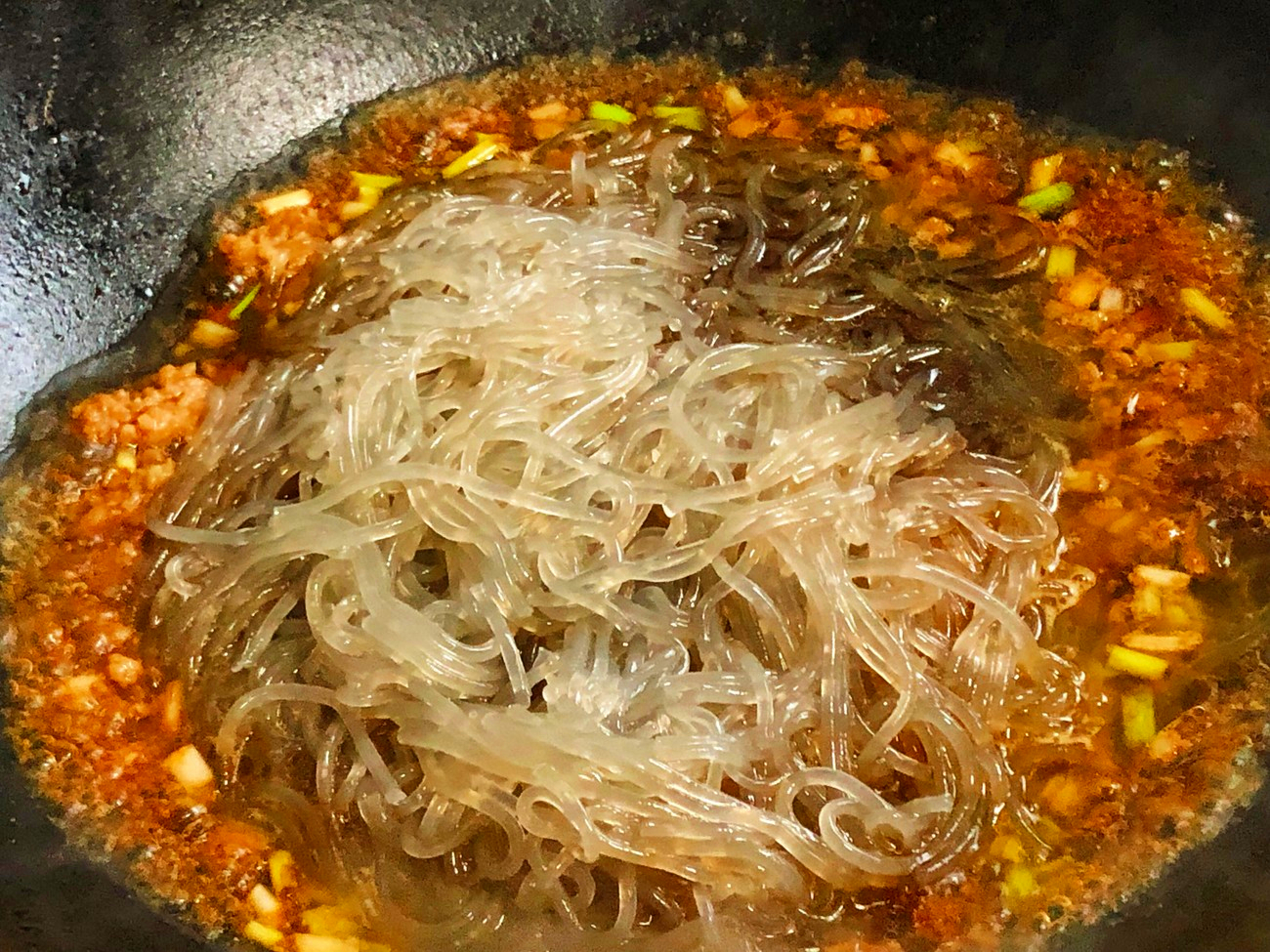 粉条怎么炖才能不糊锅,红薯粉条怎么炒不糊锅