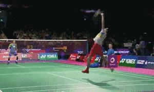 羽毛球的进攻利器“点杀”你会吗?请记住5点发力秘诀