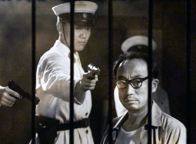 1951年，兰州电影院一检票员因与观众吵架而暴露身份，被判处决