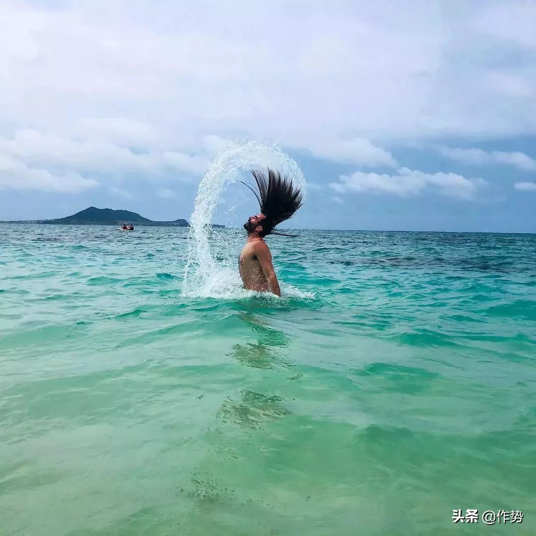 这位大胡子大哥，竟然偷了宋茜和杨幂的衣服去走红毯？！