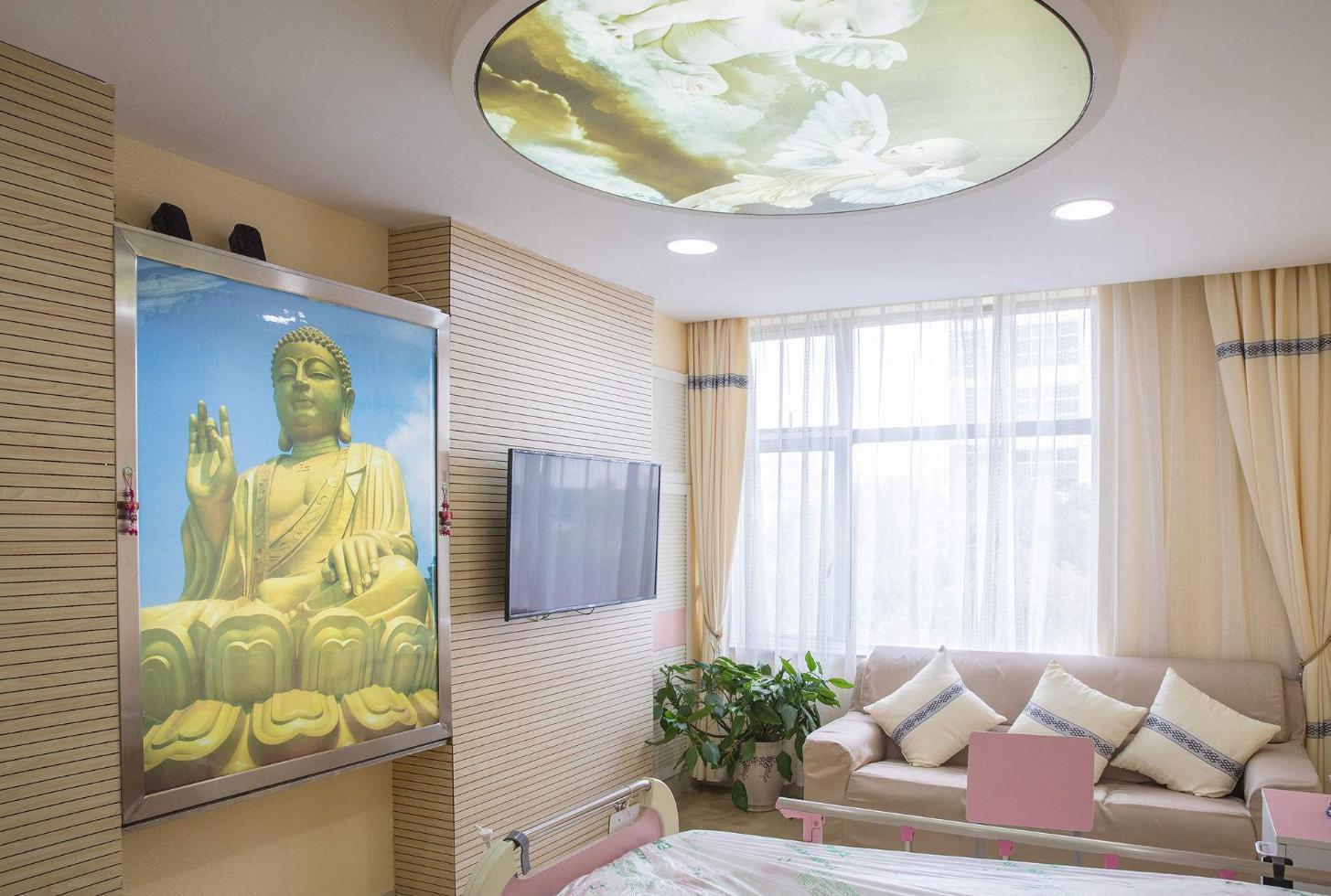 老人临终前一直说胡话,老人临终之前说胡话是怎么回事