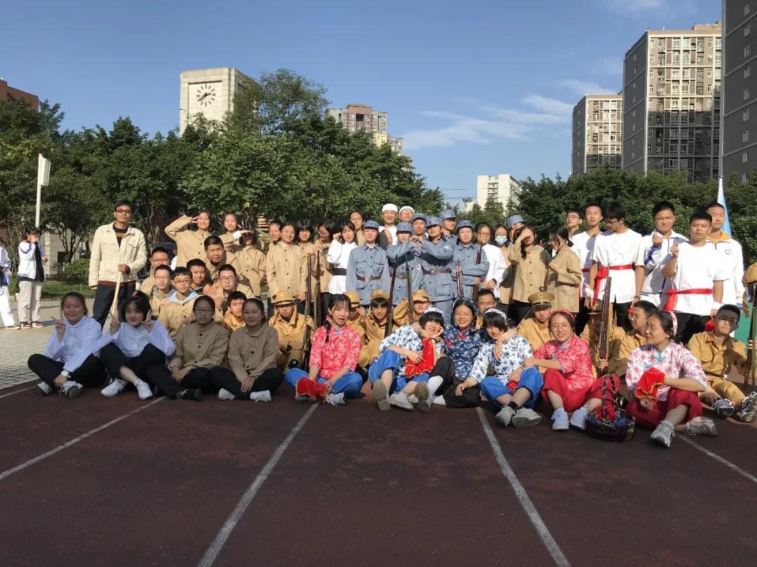 机器人在技能大赛上尬舞,机器人魔性斗舞