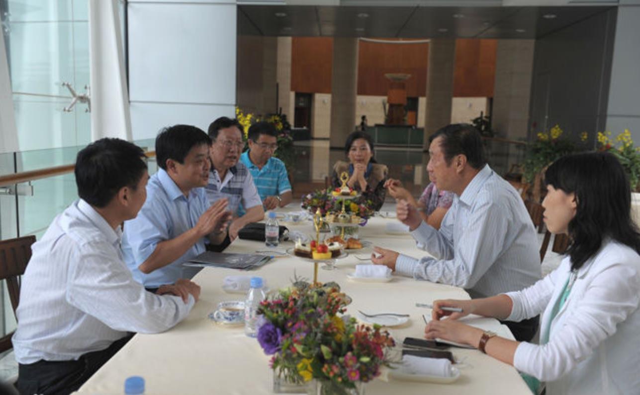 任正非与柳传志在一起的视频,牟其中评价柳传志和任正非