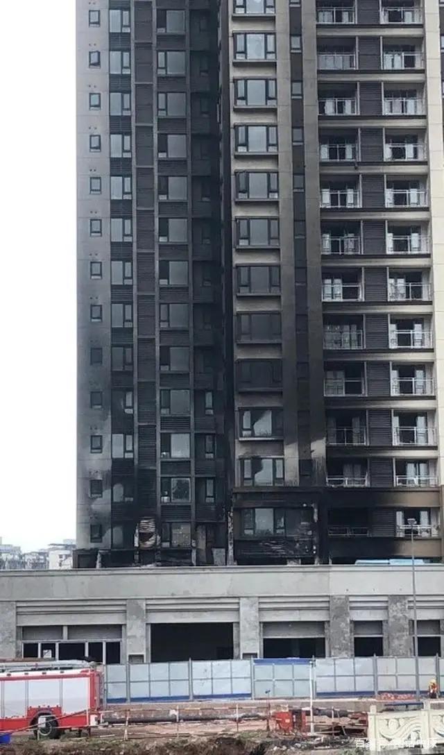 长沙万科金域华府起火,万科金域华府着火视频