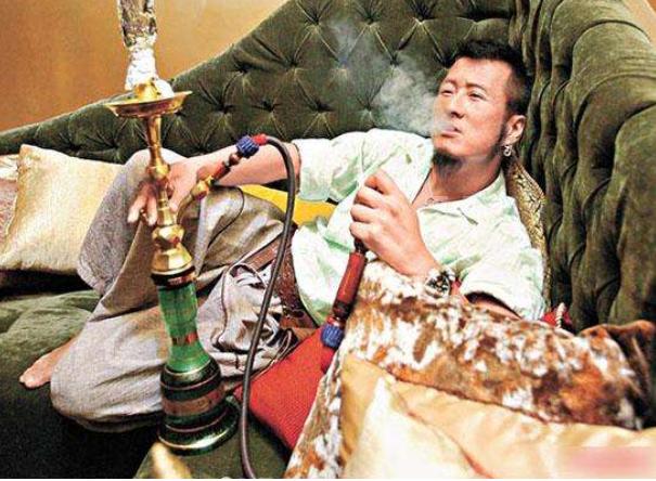 揭秘明星吸毒背后有何隐情,明星吸毒背后的真相是什么